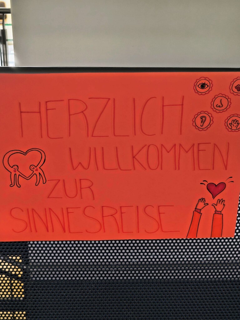 Willkommensschild zur Sinnesreise