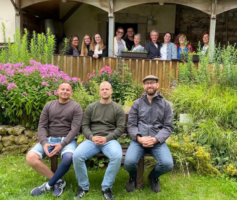 Die Lehrerinnen und Lehrer, die das Heimatmuseum besuchten in einem schönen Gruppenbild.