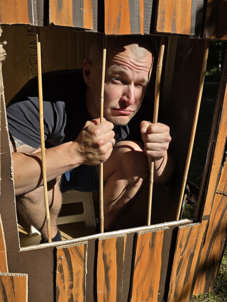 Ein Fachlehrer im Gefängnis.