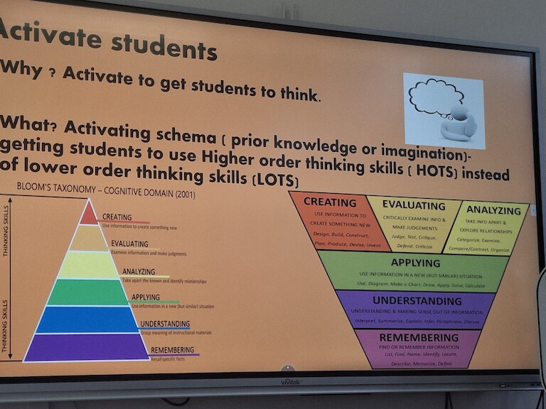 Seminar Inhalte auf der Whiteboard.