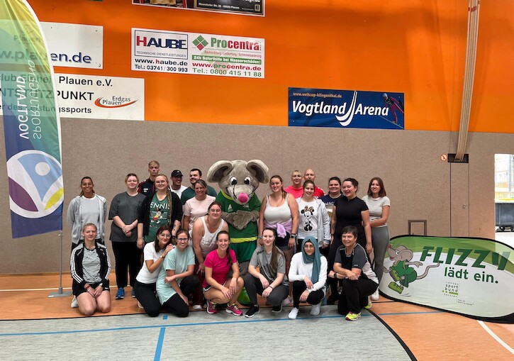 Die EZ Klasse präsentiert sich auf einem Gruppenbild.