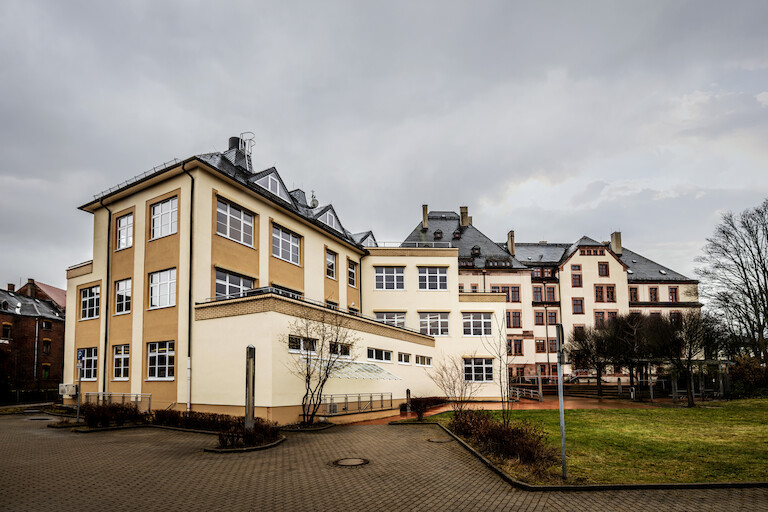 Das Außenstellengebäude in Falkenstein.