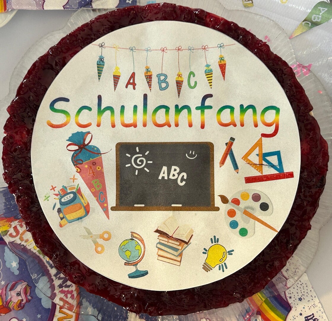 Eine Button zum Schulanfang mit verschiedenen Bildern.