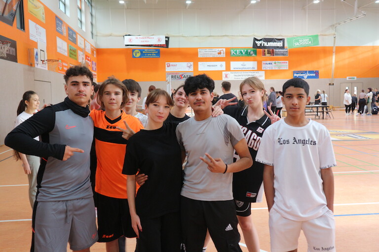 Die VKA Schüler posieren auf einen Gruppenbild.