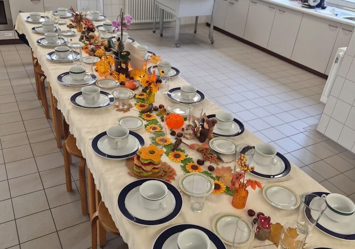 Die gedeckte Tafel.