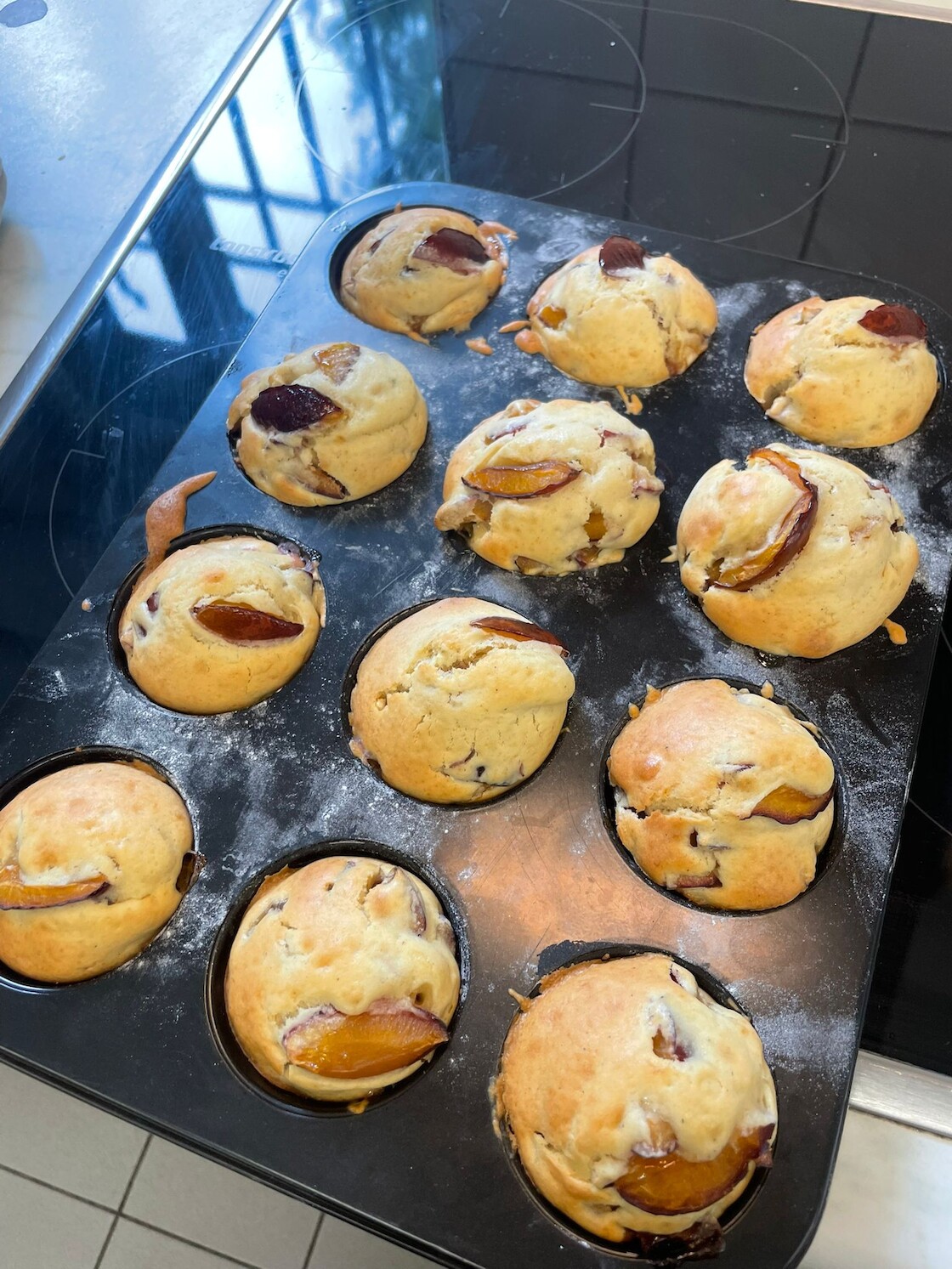Ein volles Muffinblech.