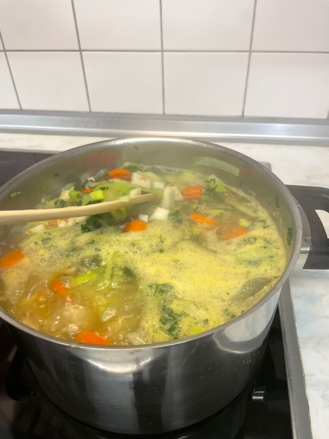 Die Suppe auf dem Herd.