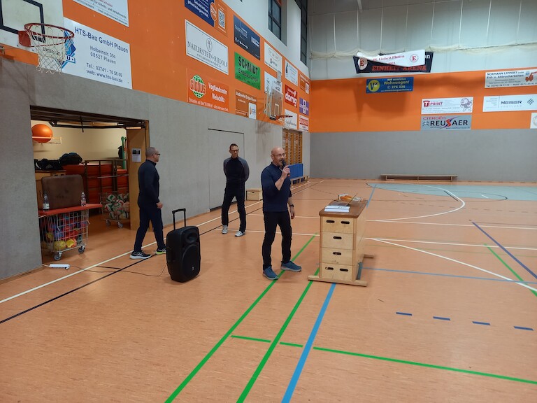 Die Rede zur Siegerehrung von einem Sportlehrer.