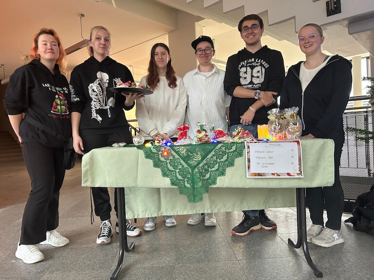 Gruppenbild im Eingangsbereich