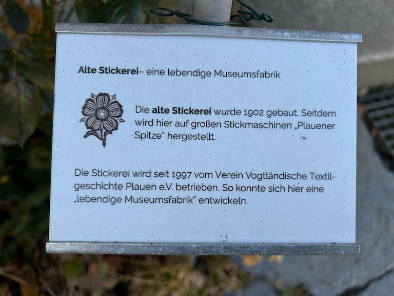 Schild der Alten Stickerei.