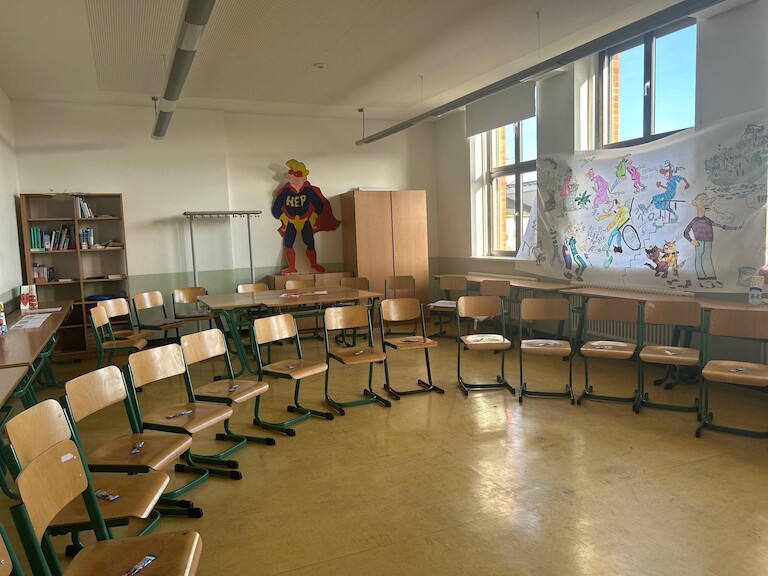 Der leere Stuhlkreis vor Beginn der Veranstaltung.
