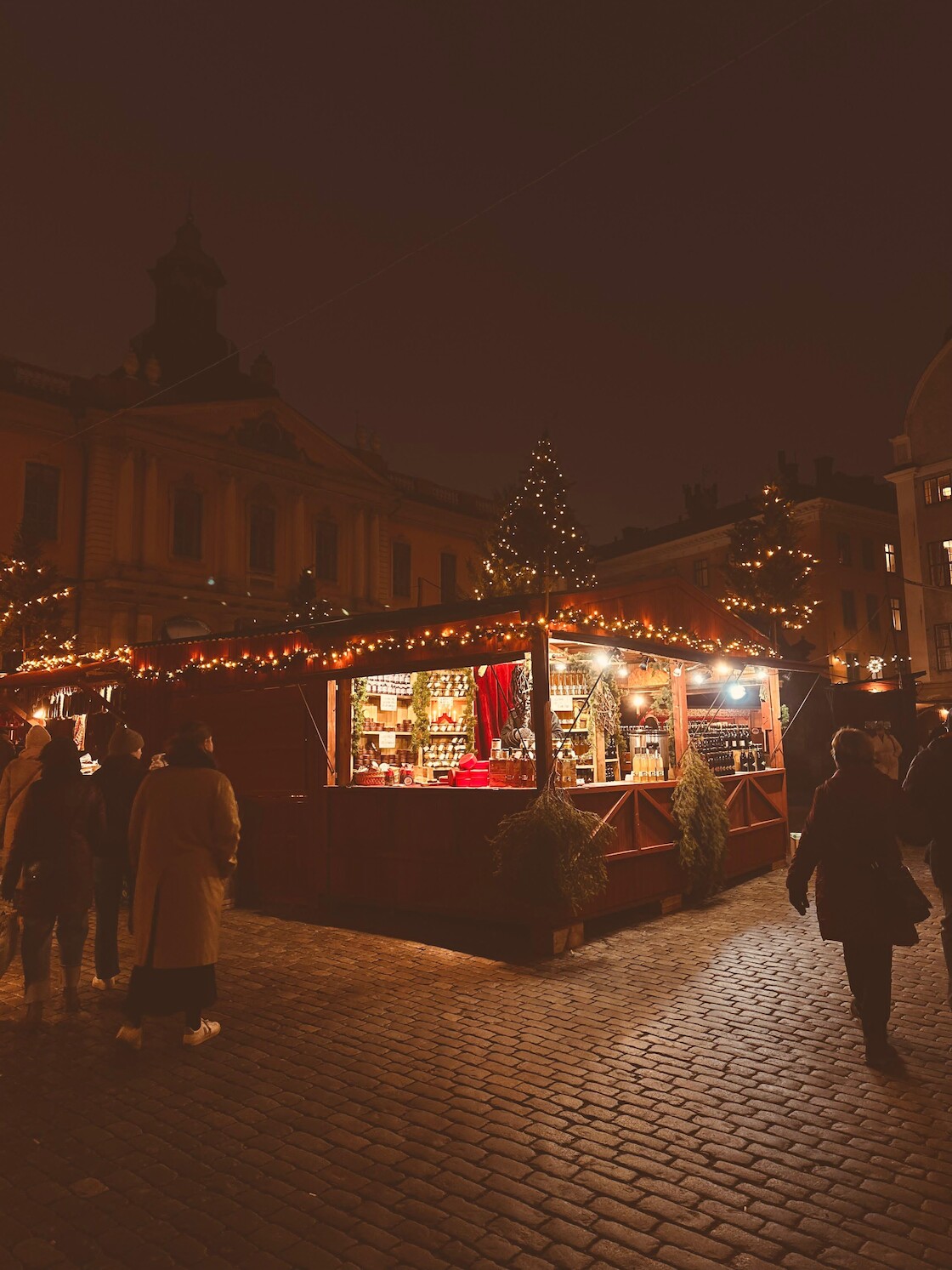 Ein Bude des Weihnachtsmarktes in Stockholm.