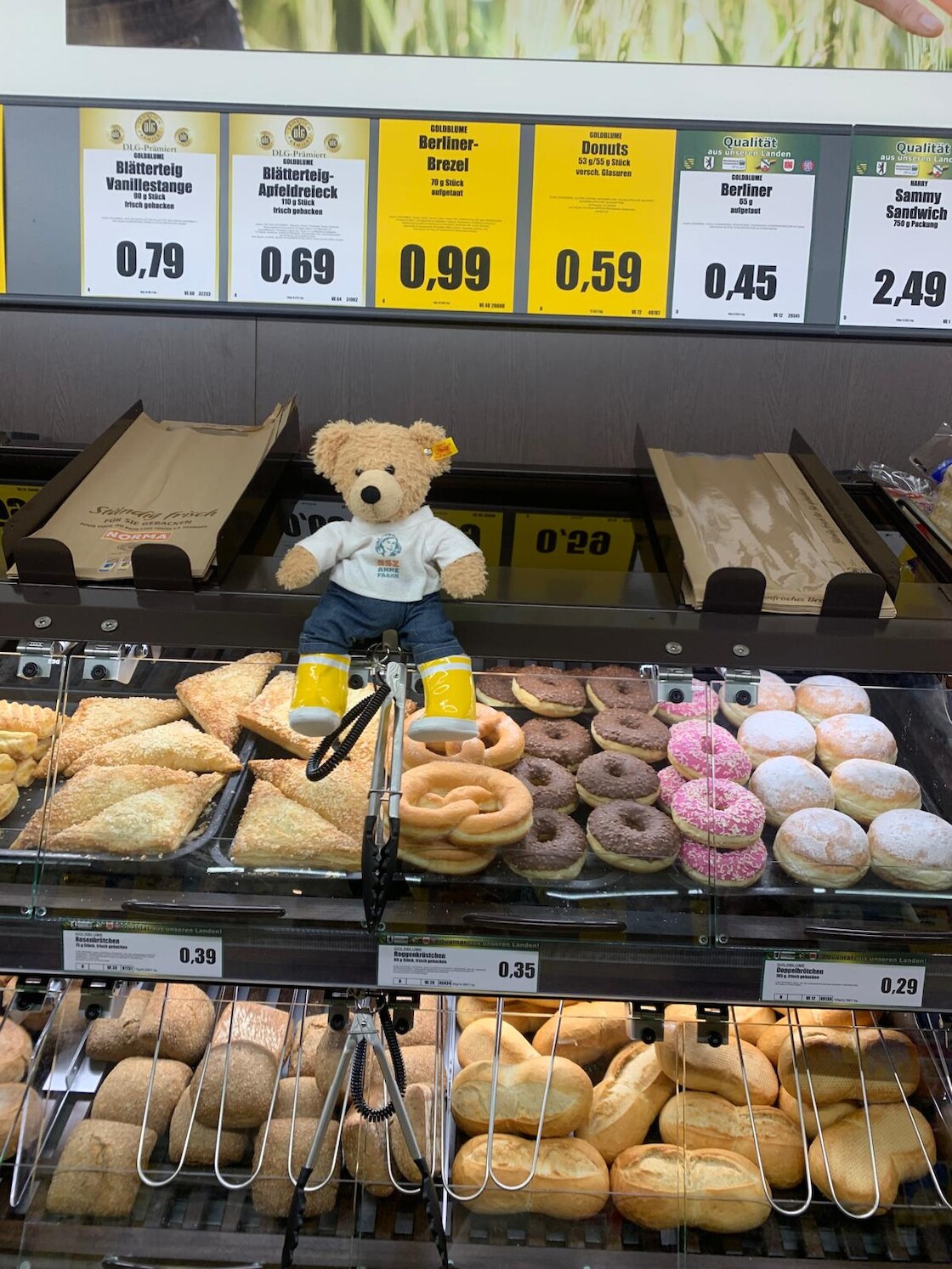 Unser Bär auf den Backwaren.