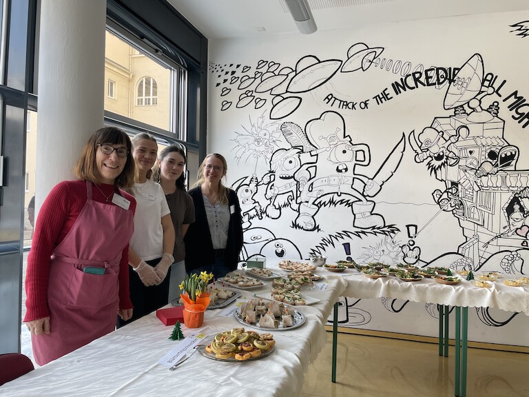 Das Küchenteam hinter dem Buffet.