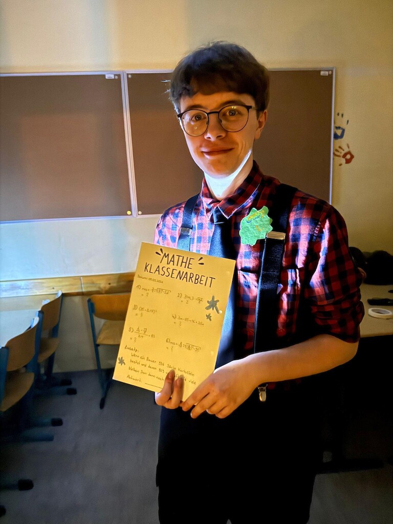 Schüler mit Mathetest.
