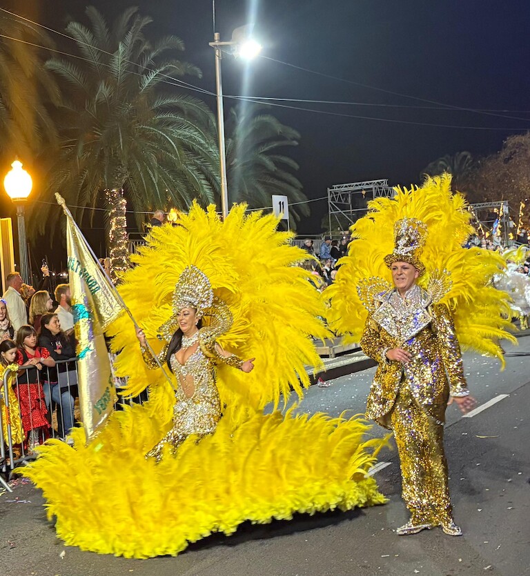gelbe Carnevalskostüme auf Madeira