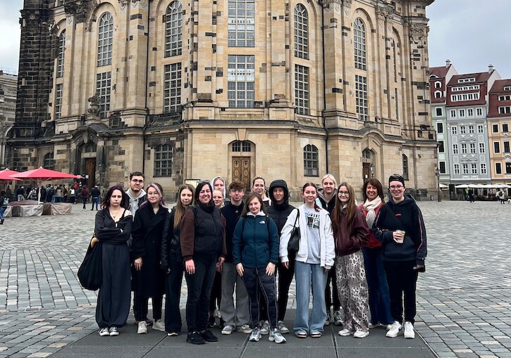 Gruppenbild vor der Frauenkirche