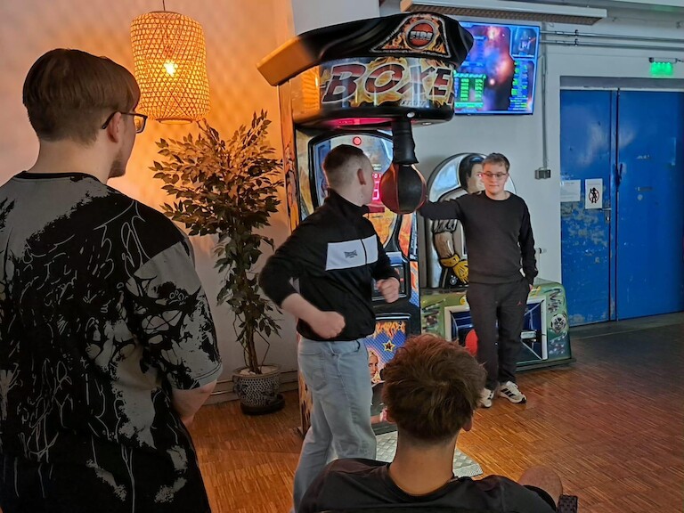 Schlag gegen den Boxautomaten