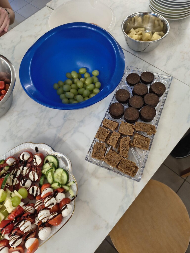 Snacks der Auszubildenden auf einer Tisch