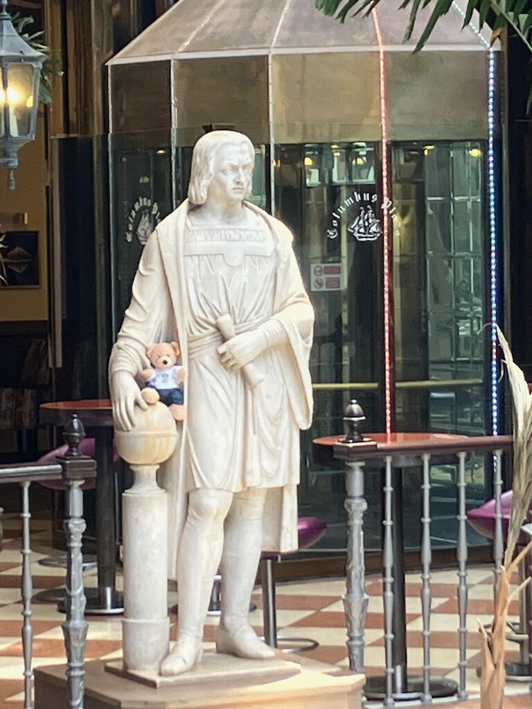 Eine Statue.