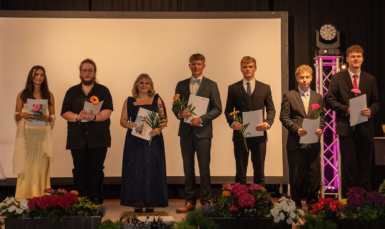 E. o. Plauen AbsolventInnen auf der Bühne