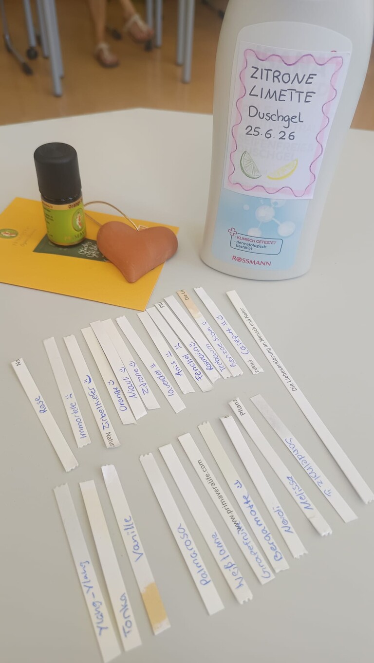 Teststeifen und Zitronen Duschgel