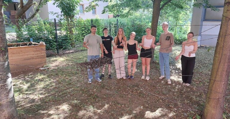 Gruppenbild am Spinnennetz