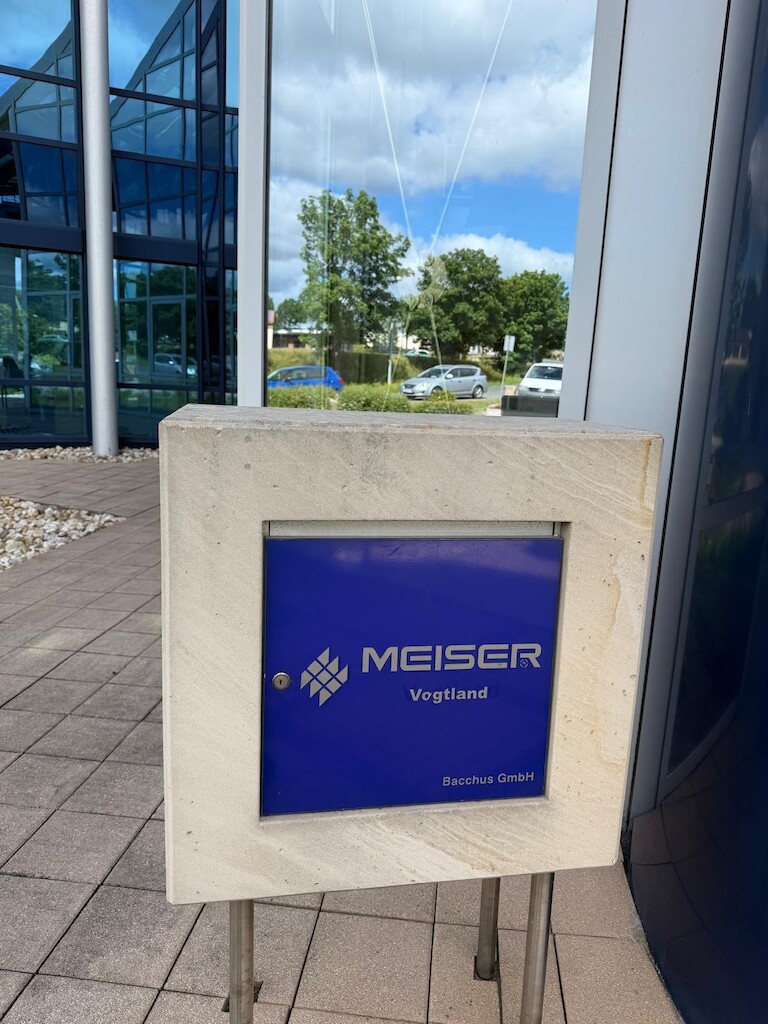 Das Firmenschild von Meiser