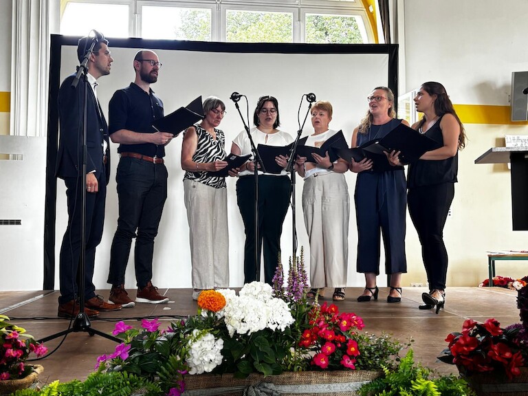 Chor singt verschiedene Musikstücke