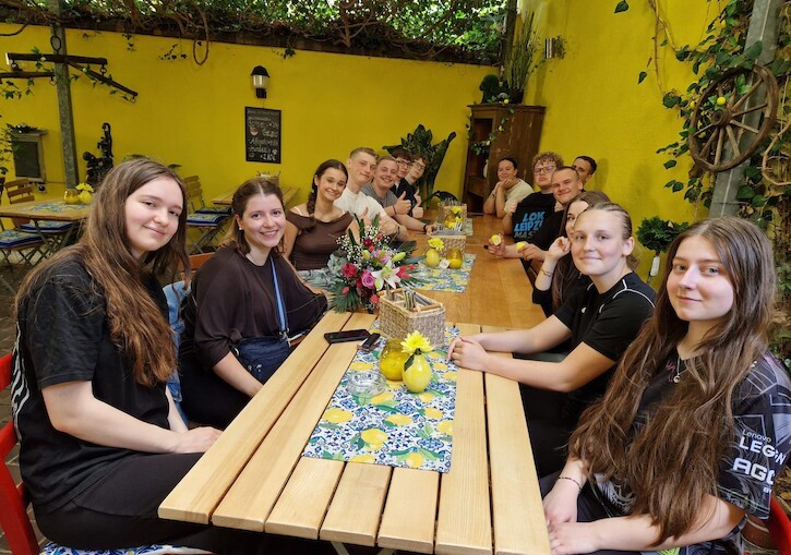 gemütliches Beisammensitzen am Tisch